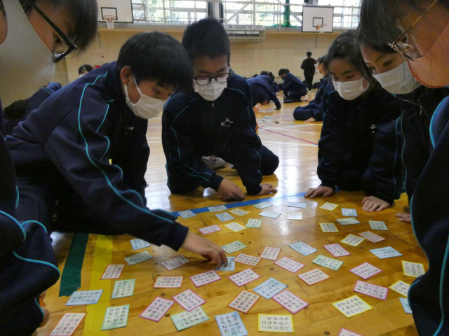 1年生 第一回温学年百人一首大会