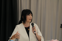 辻由起子氏